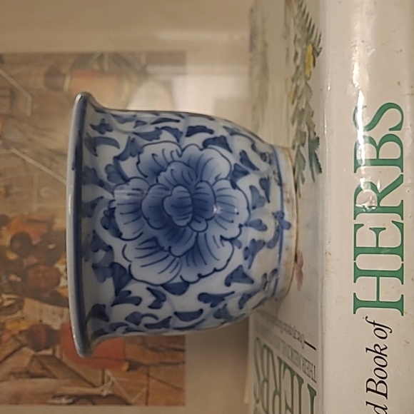 VINTAGE CHINOISERIE BLUE & WHITE PLANTERS SET OF 4 - Picture 9 of 16